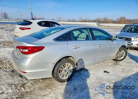 2017 Hyundai Sonata Se z USA, uszkodzony, nr VIN 5NPE24AF0HH492893
